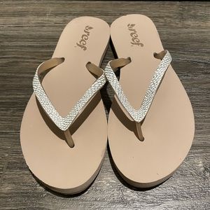 New Never Worn: Reef StarGazer FlipFlops Size 8